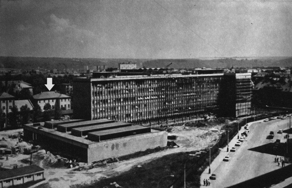 hlavná budova a budova PK5 šípka